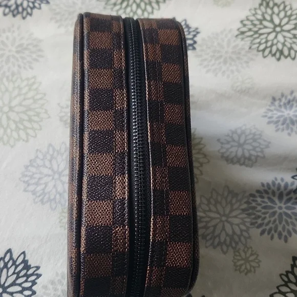 Makeup / Toiletry  Bag - Picture 3 of 7